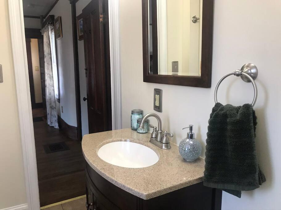 Discover Downeast Maine-Classic Comfortable Apt 2 view 2
