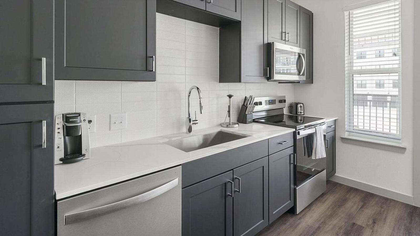 Landing at The Standard on the River - 2 Bedrooms in Northside view 2