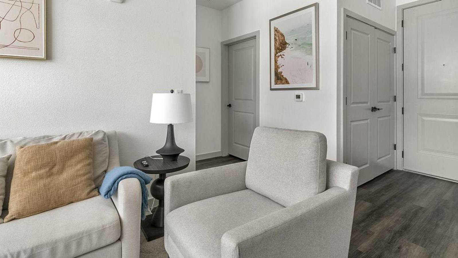 Landing at The Standard on the River - 2 Bedrooms in Northside view 3