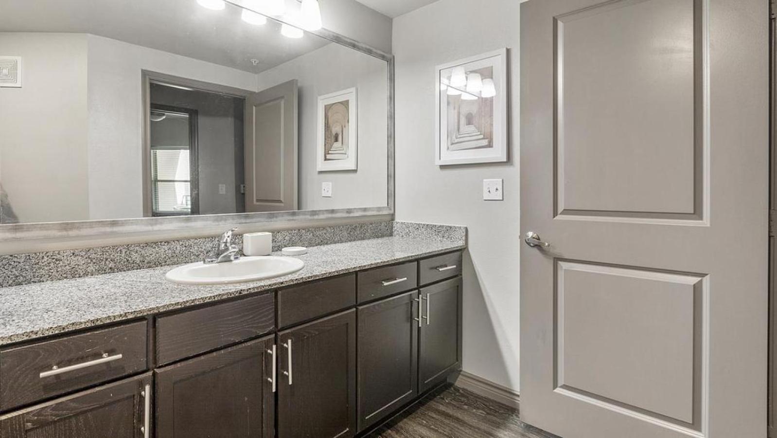 Landing at Bottle House on Main - 1 Bedroom in Fort Worth
