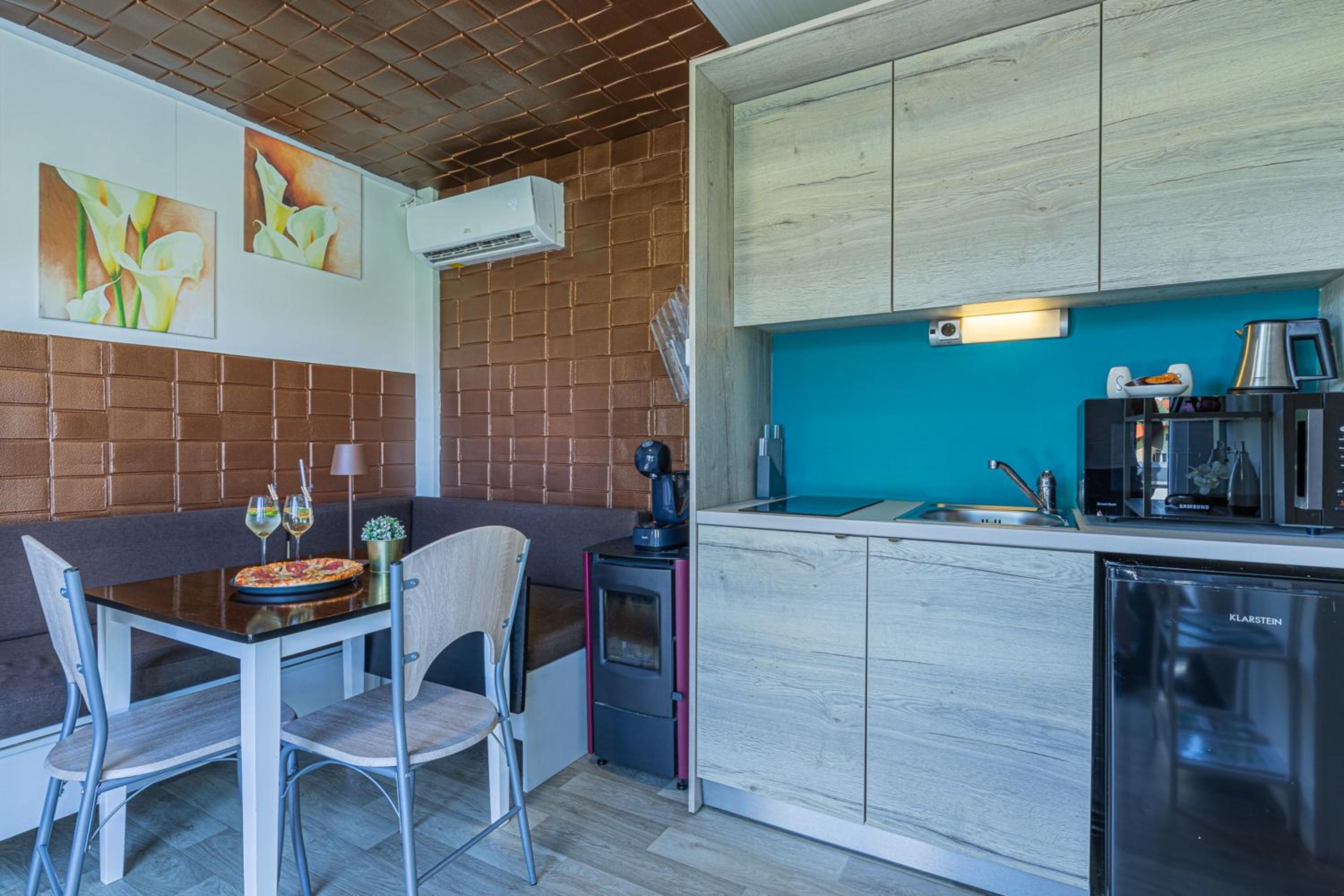 Rooftop Home With Whirlpool & Sauna - Happy Rentals view 4
