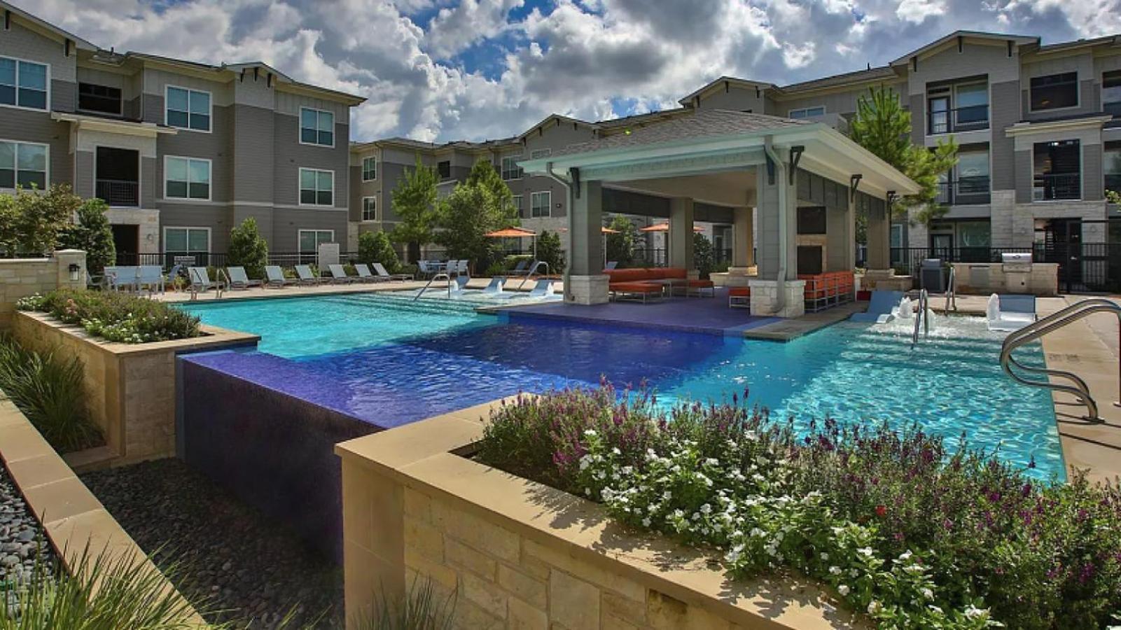 Landing at The Grayson - 2 Bedrooms in Cypressdale view 2