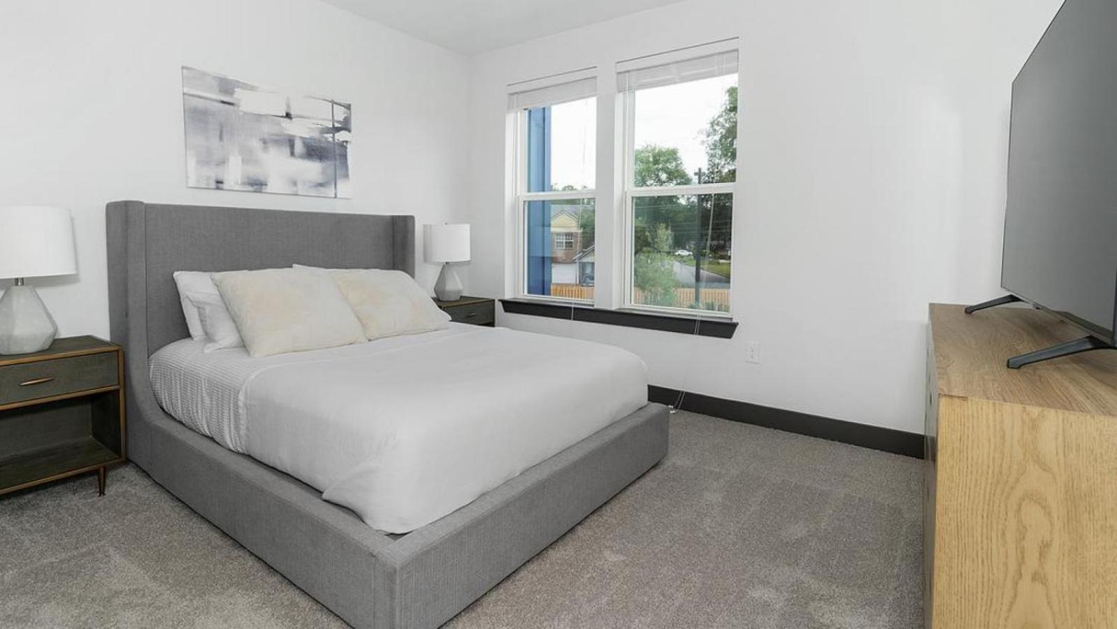 Landing at The Jack on Beach - 2 Bedrooms in Baymeadows view 3