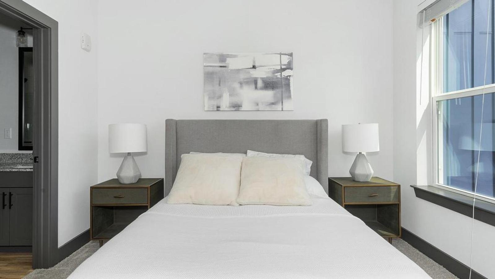 Landing at The Jack on Beach - 2 Bedrooms in Baymeadows view 5