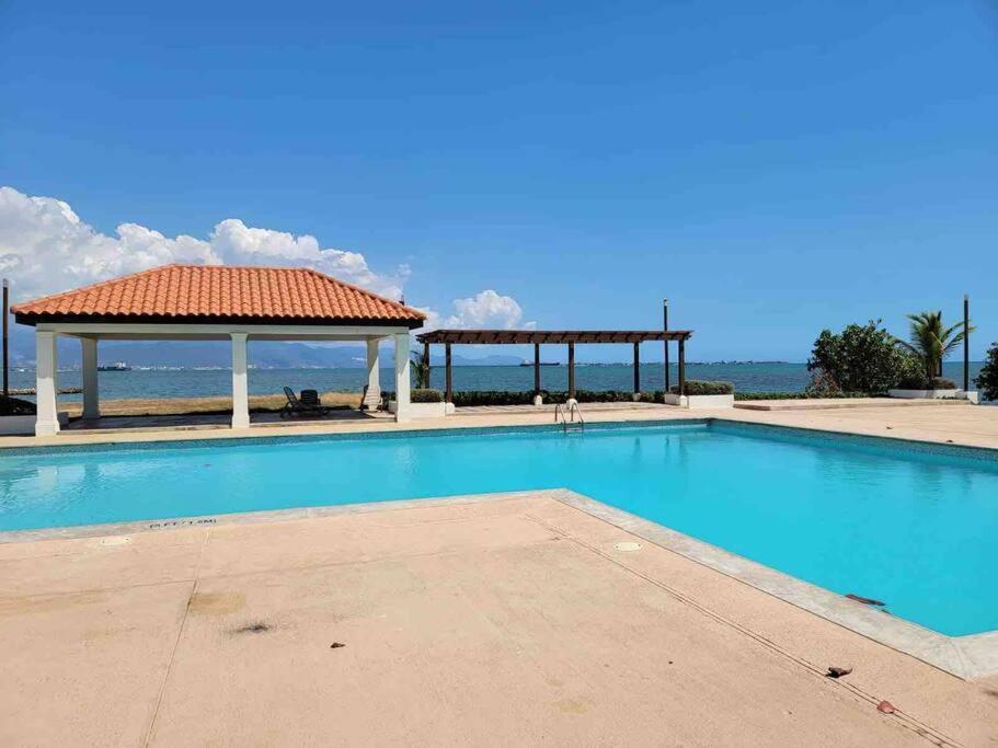 5 star by the sea Seaview private beach Access view 5