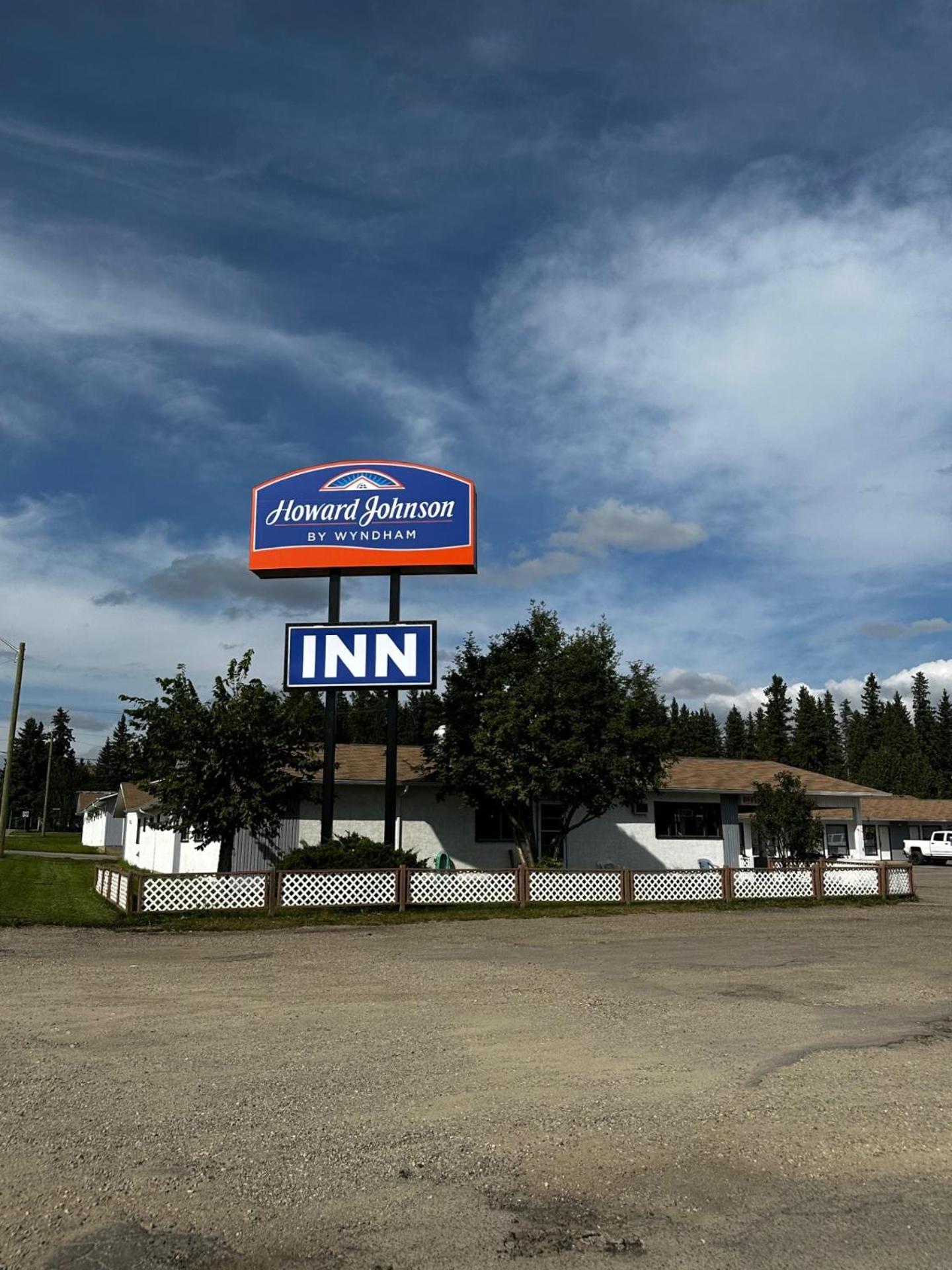 Edson Vacations - Howard Johnson by Wyndham Edson - Property Image 1