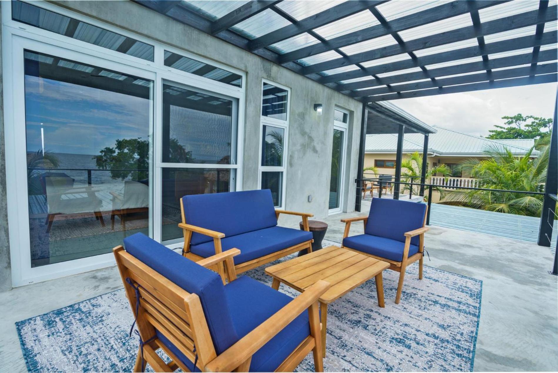 Conmigo Villas - 6 Bedroom Beachfront w Pool