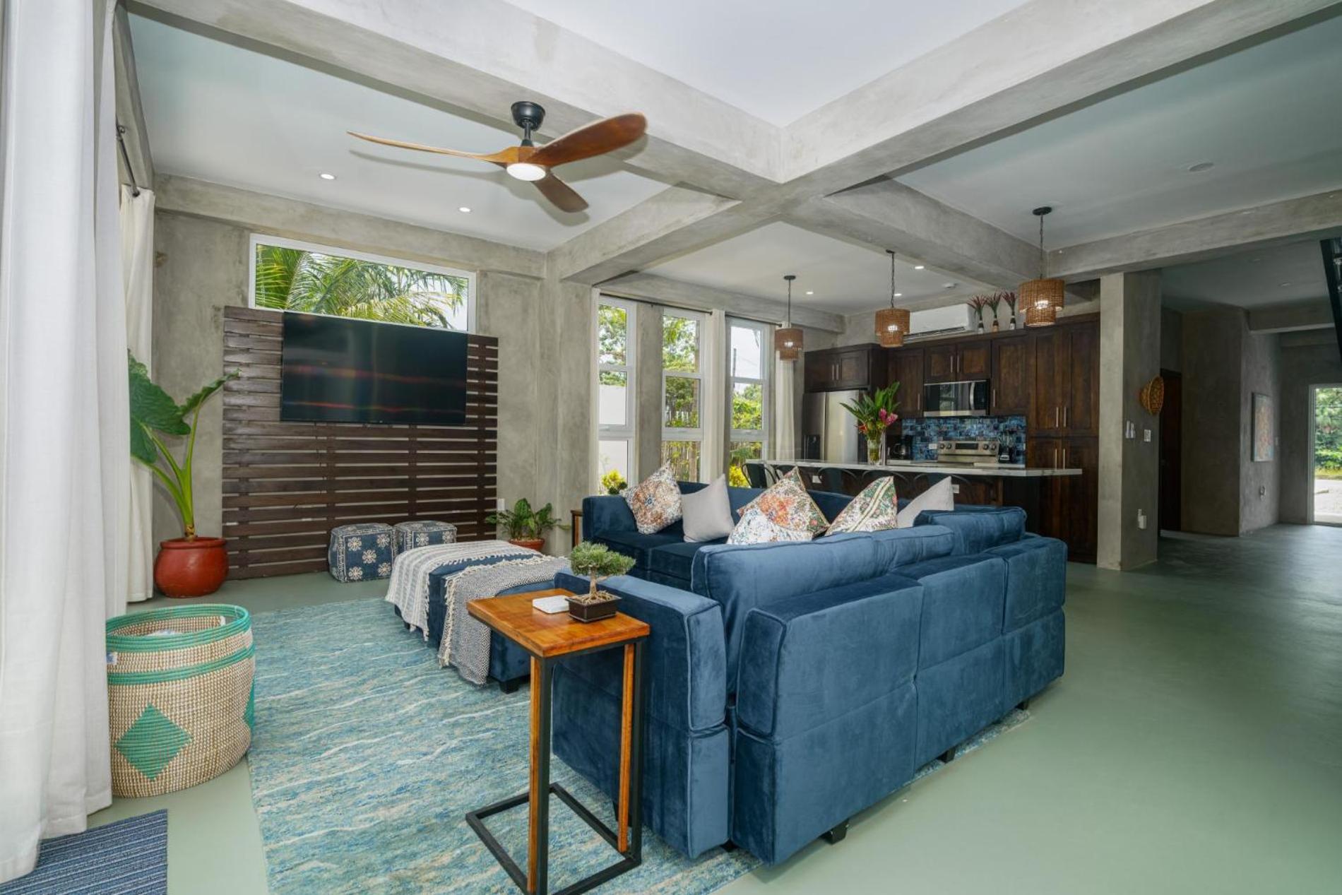 Conmigo Villas - 6 Bedroom Beachfront w Pool