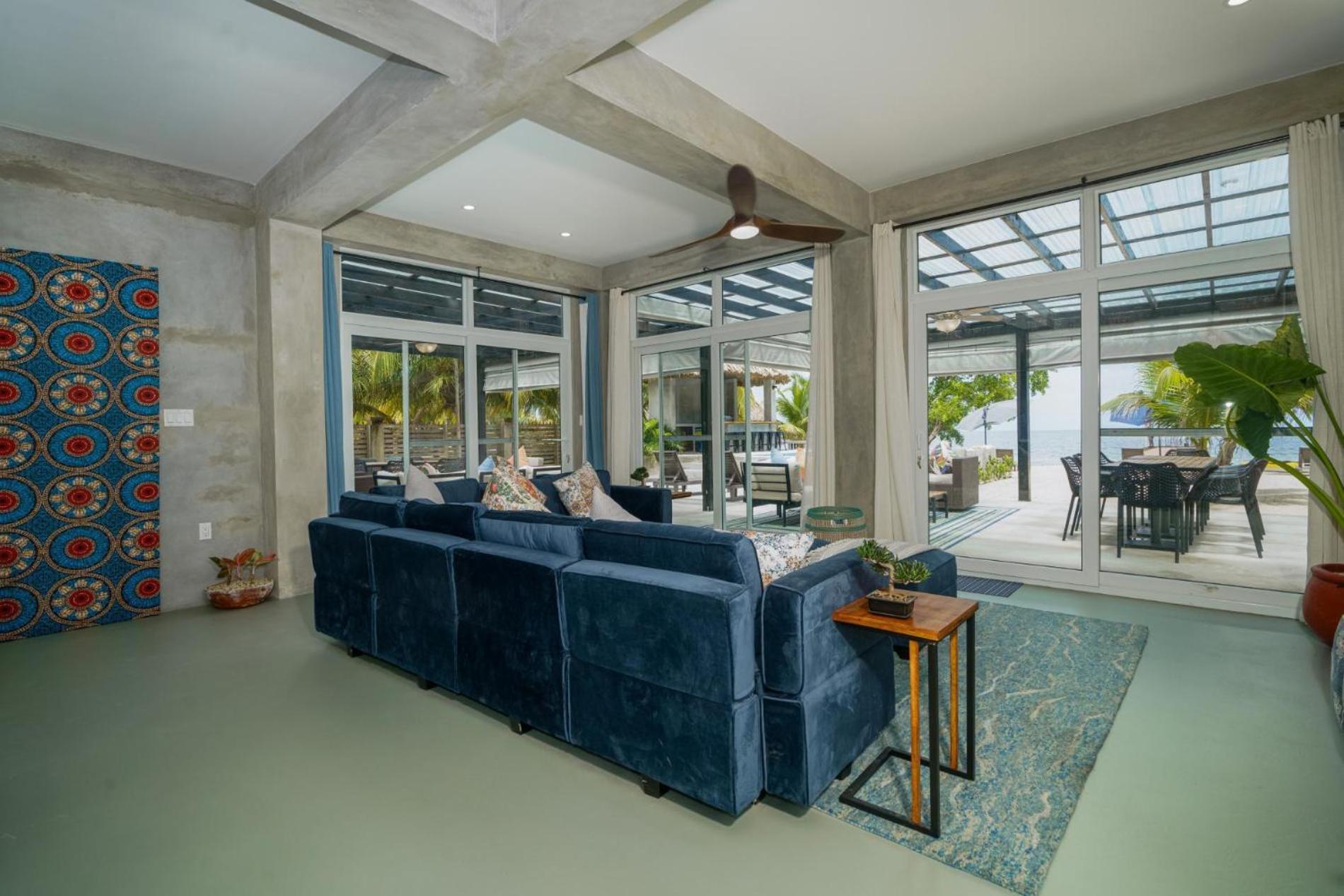Conmigo Villas - 6 Bedroom Beachfront w Pool