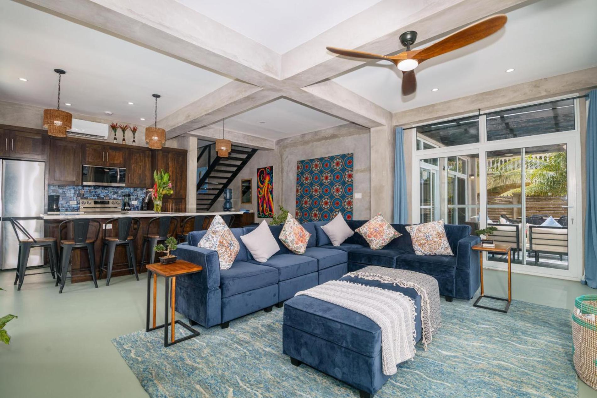 Conmigo Villas - 6 Bedroom Beachfront w Pool