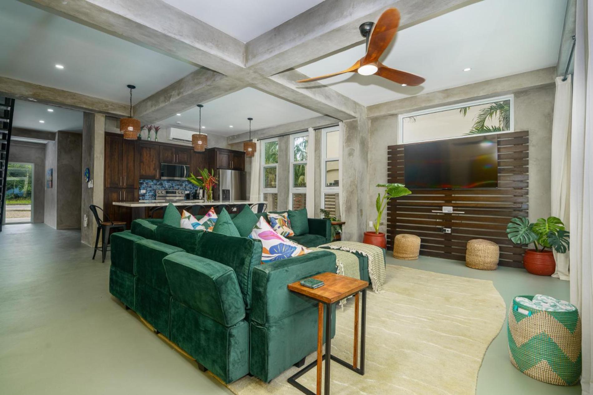Conmigo Villas - 6 Bedroom Beachfront w Pool
