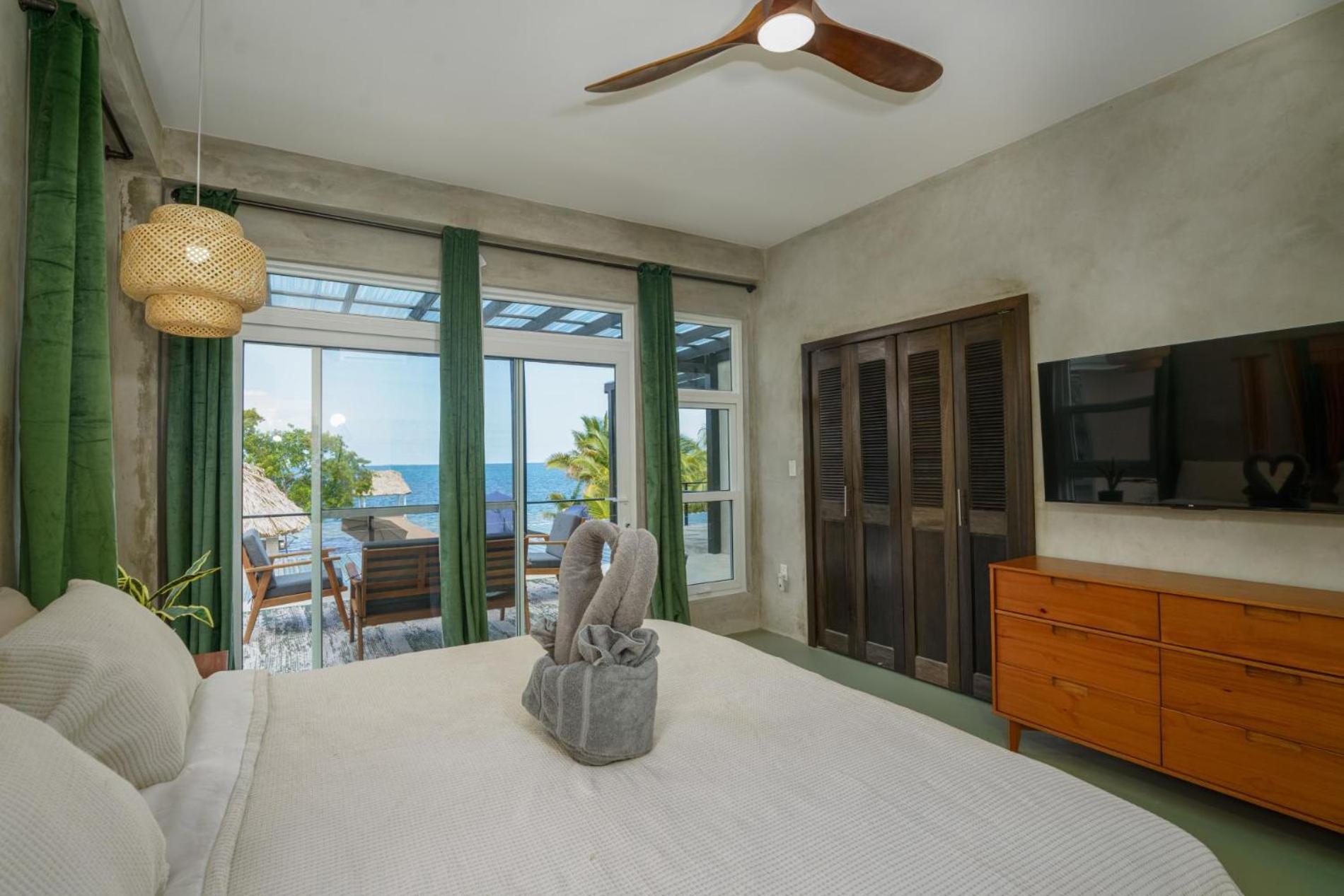 Conmigo Villas - 6 Bedroom Beachfront w Pool