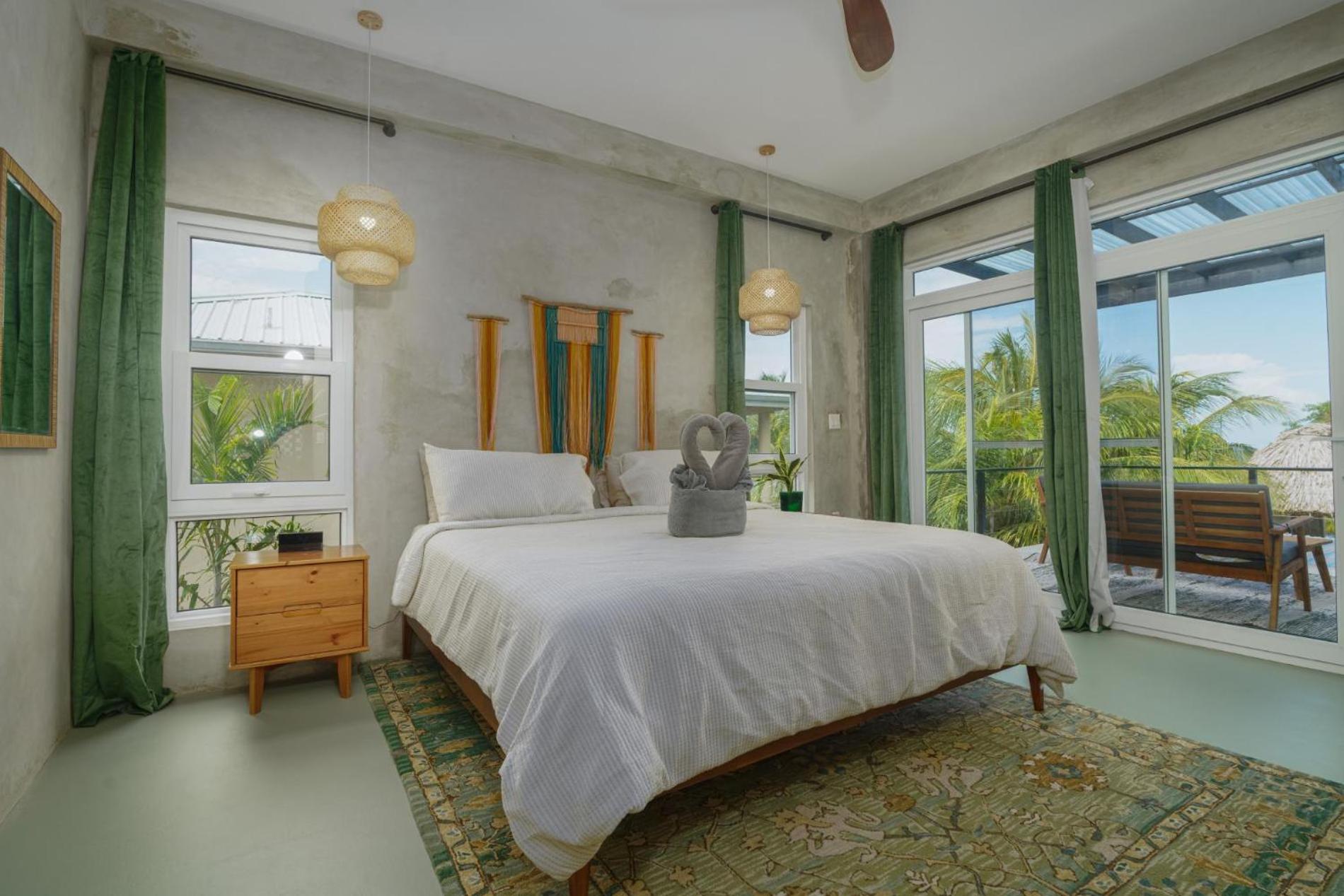 Conmigo Villas - 6 Bedroom Beachfront w Pool