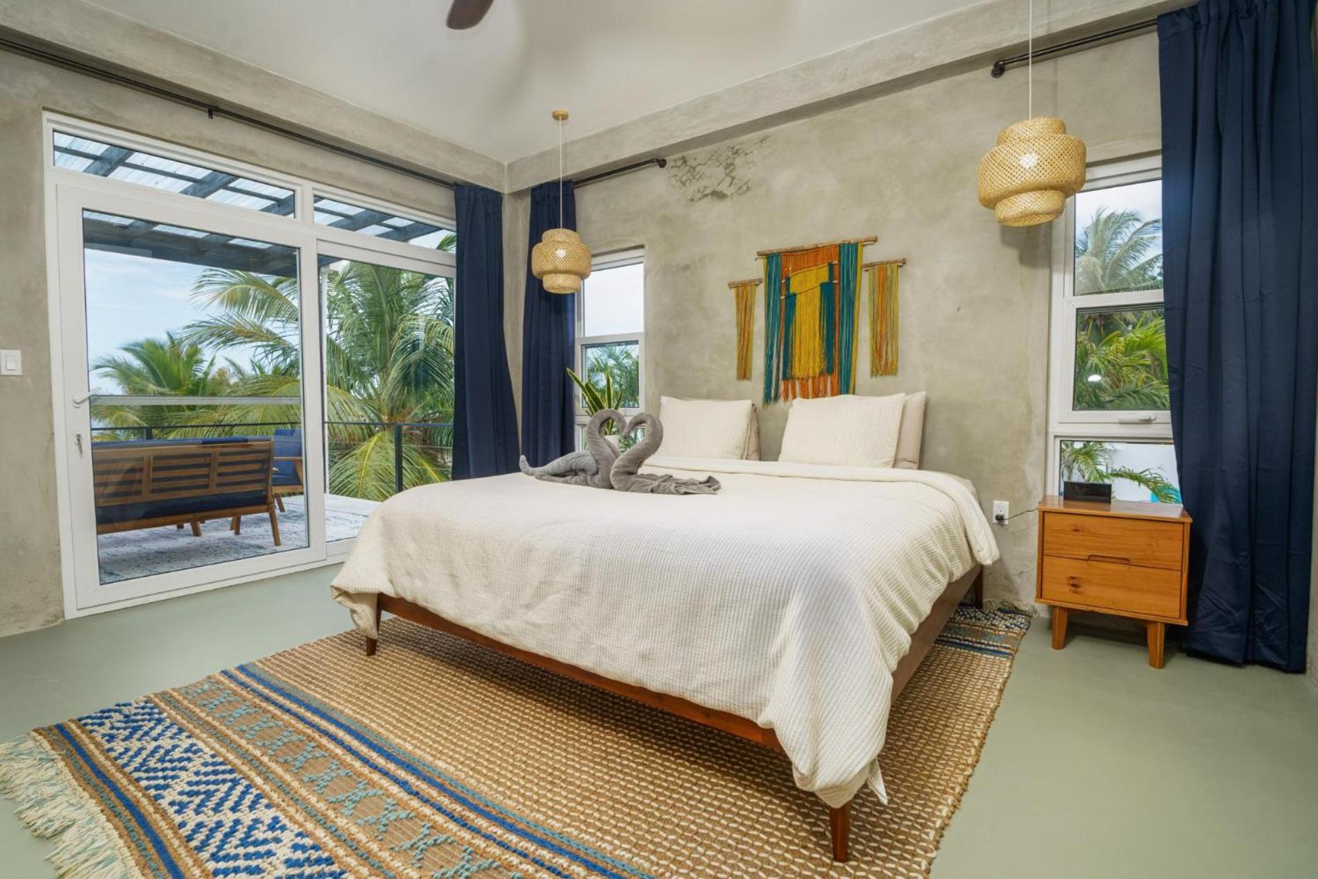 Conmigo Villas - 6 Bedroom Beachfront w Pool