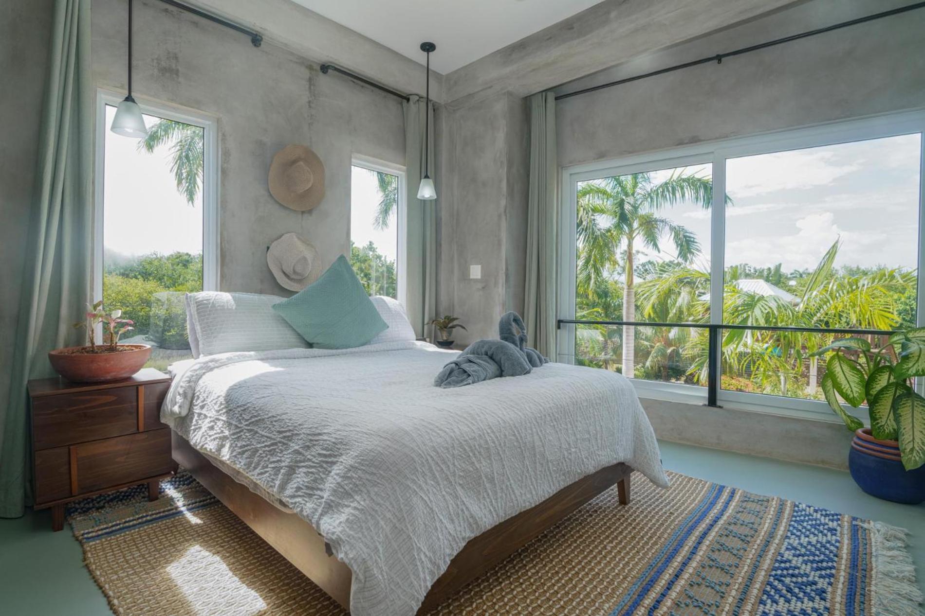 Conmigo Villas - 6 Bedroom Beachfront w Pool