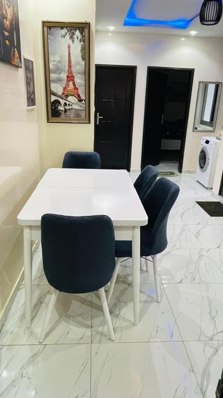 Chambre meublé