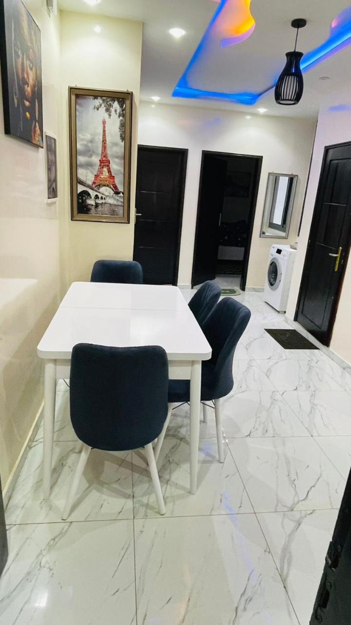 Chambre meublé