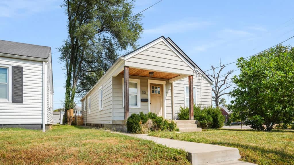 3BR 2BA Derby Home Walk to Churchill Free Parking view 4