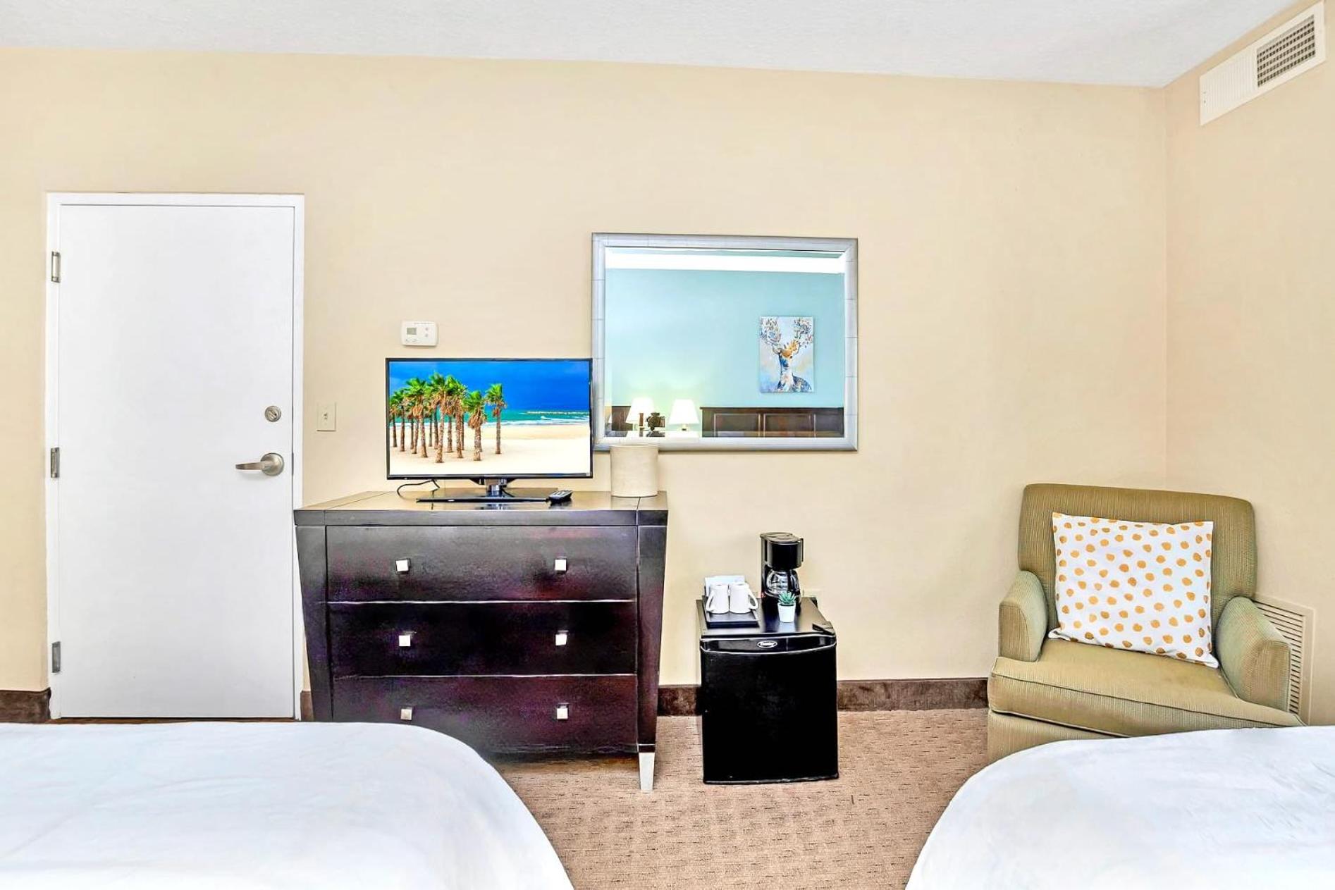 Apartment with Pool & Hot Tub - Near Universal Studios