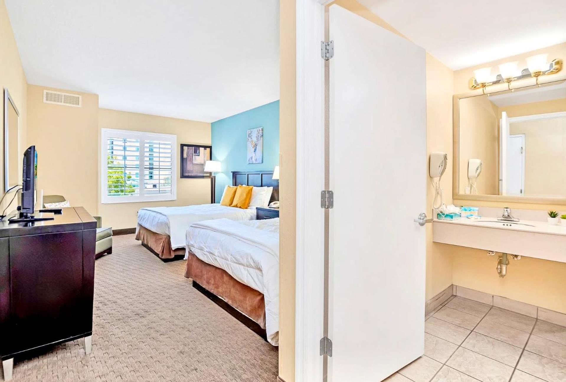 Apartment with Pool & Hot Tub - Near Universal Studios
