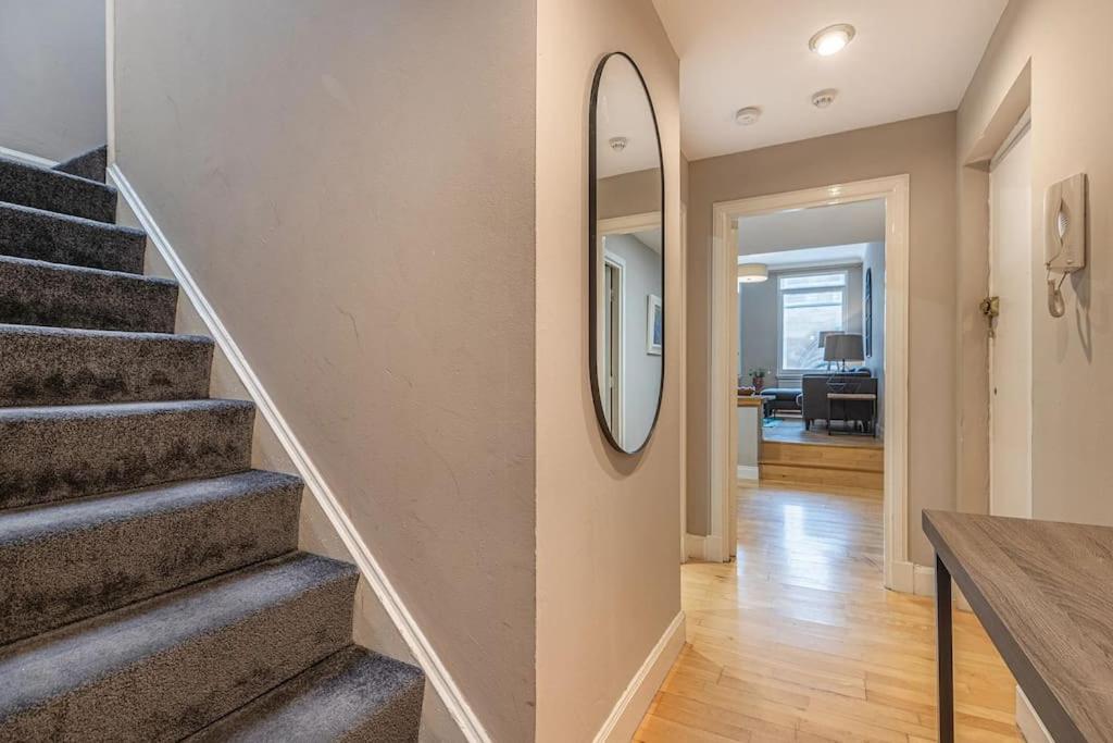 Bright and Central Duplex in Glasgow City Centre view 4