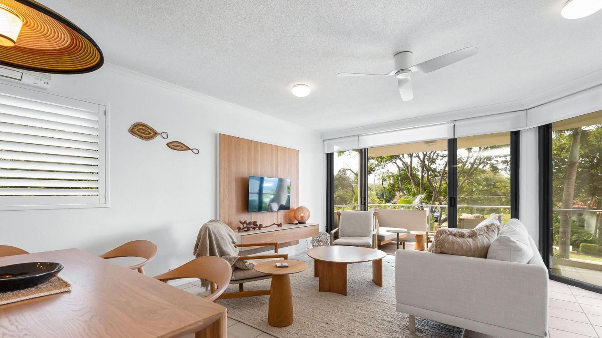 Unit 3 21 Park Generous and Comfortable Beachside Abode