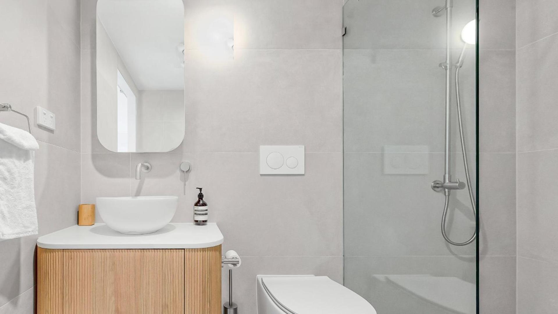 Unit 3 21 Park Generous and Comfortable Beachside Abode