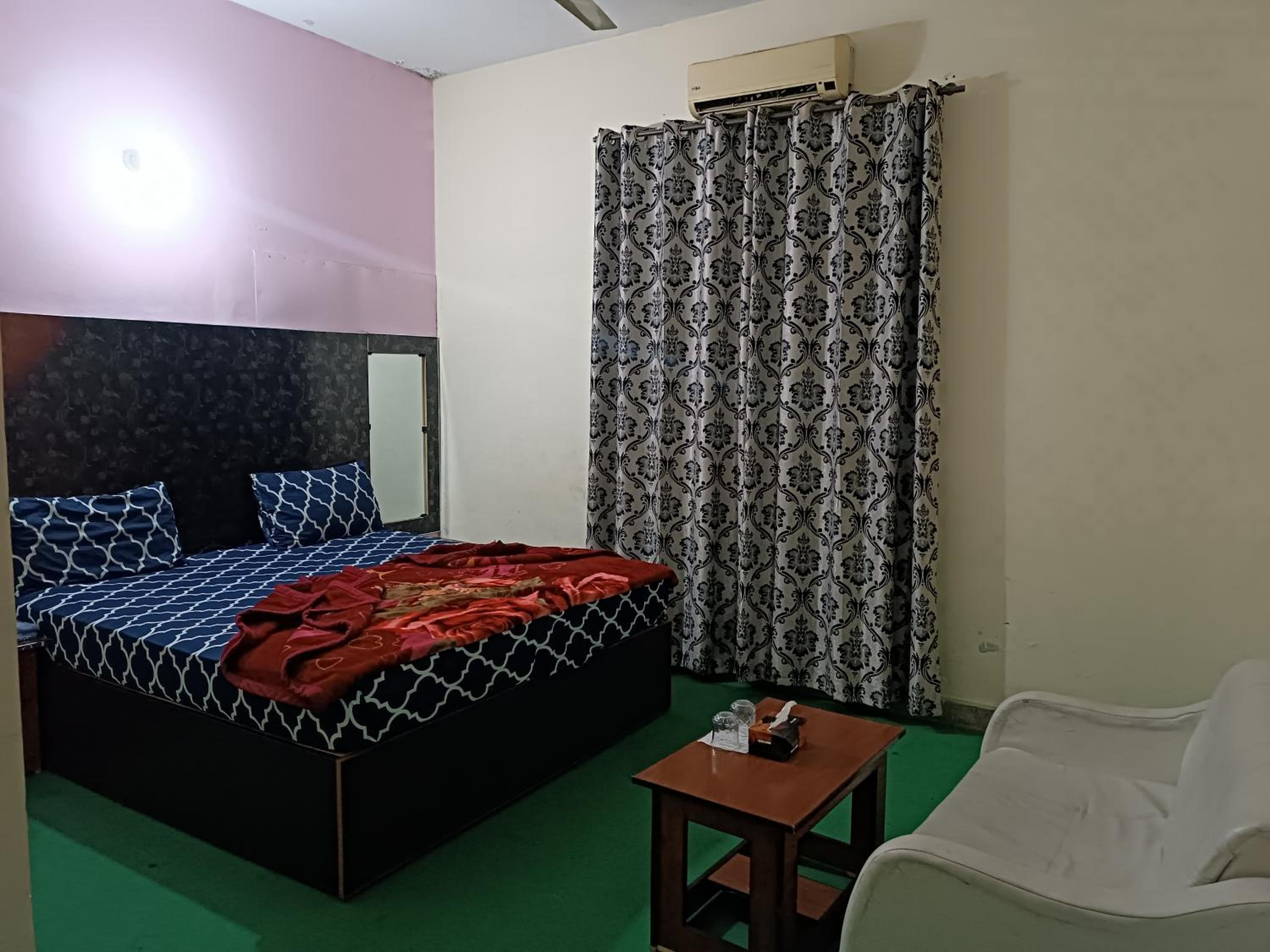 Light Family Couple Guest House