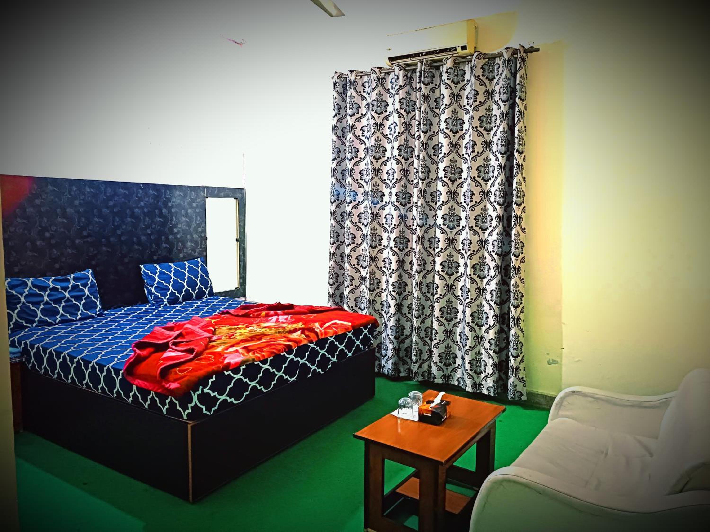 Light Family Couple Guest House