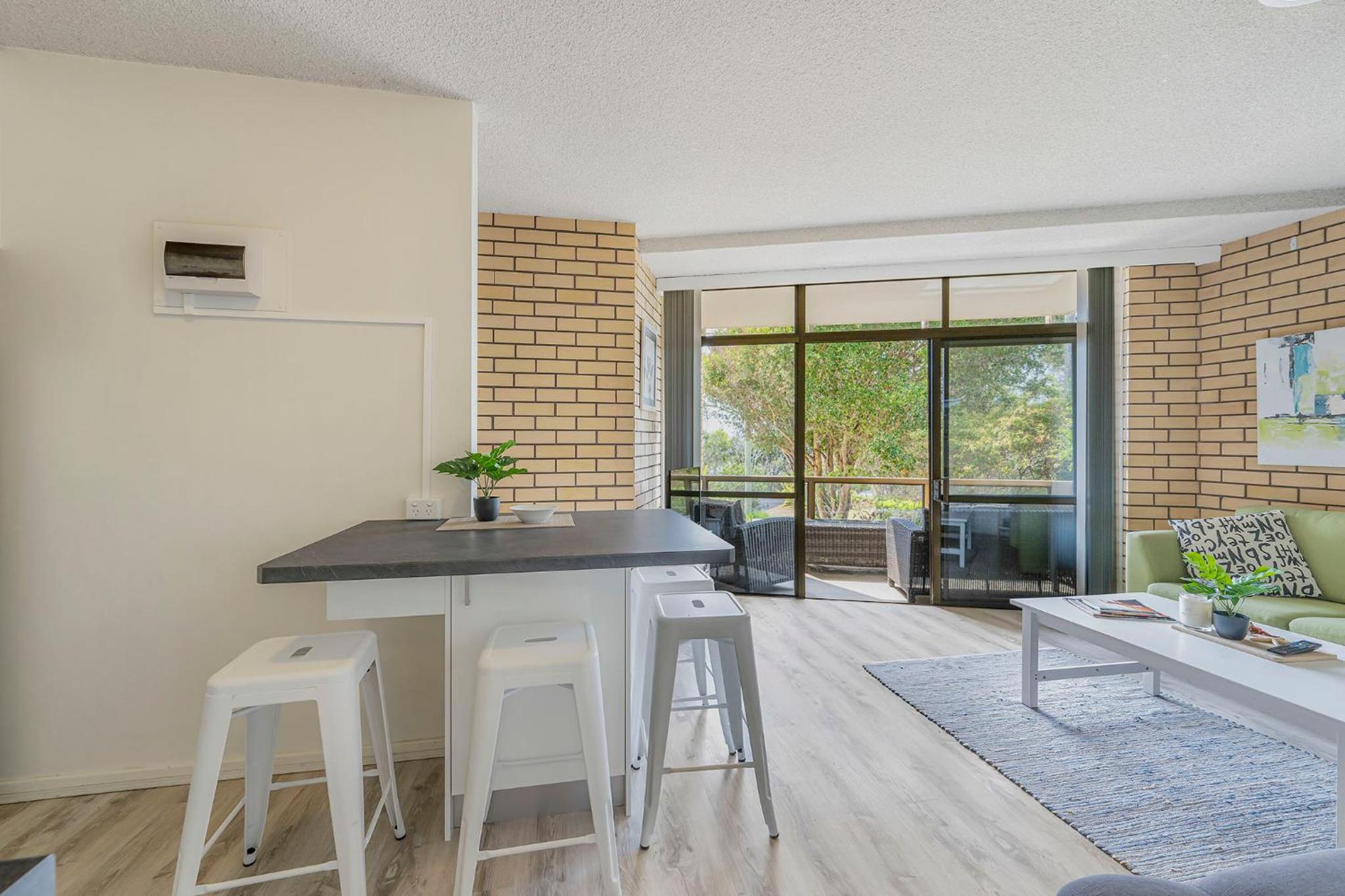 Flynns Beach Apartments 5 41 Pacific Drive
