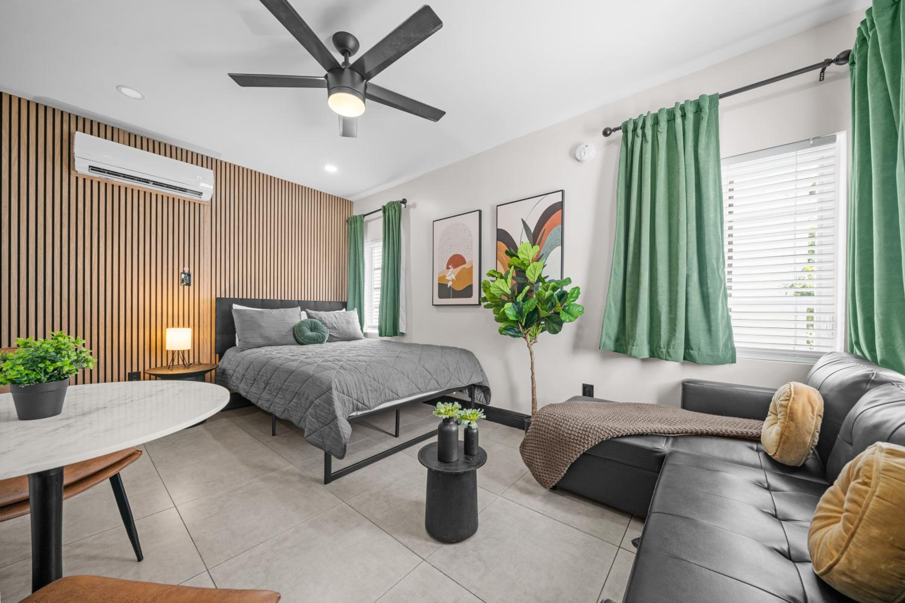 Baybreeze Apartments by Lowkl