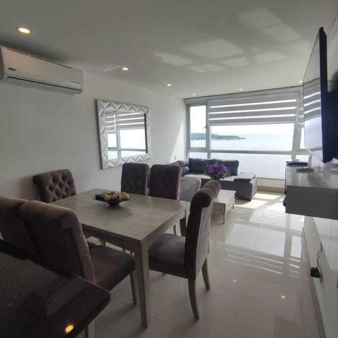 Palmeto Sunset Moderno frente al Mar piso 26 Pisina, Gym, Jacuzzi