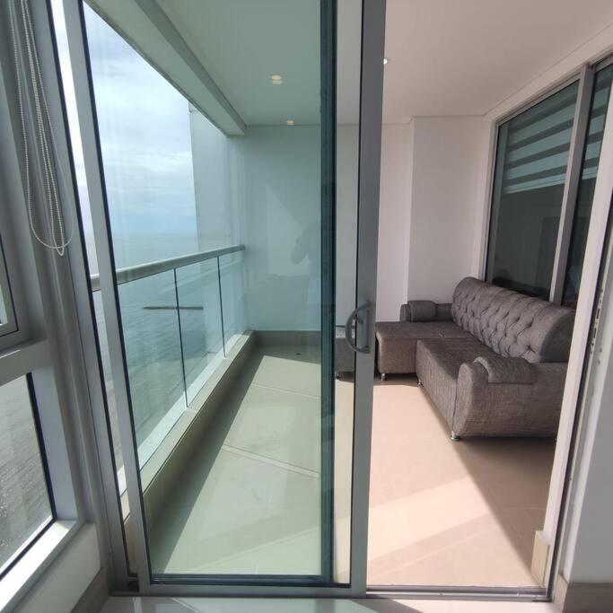 Palmeto Sunset Moderno frente al Mar piso 26 Pisina, Gym, Jacuzzi