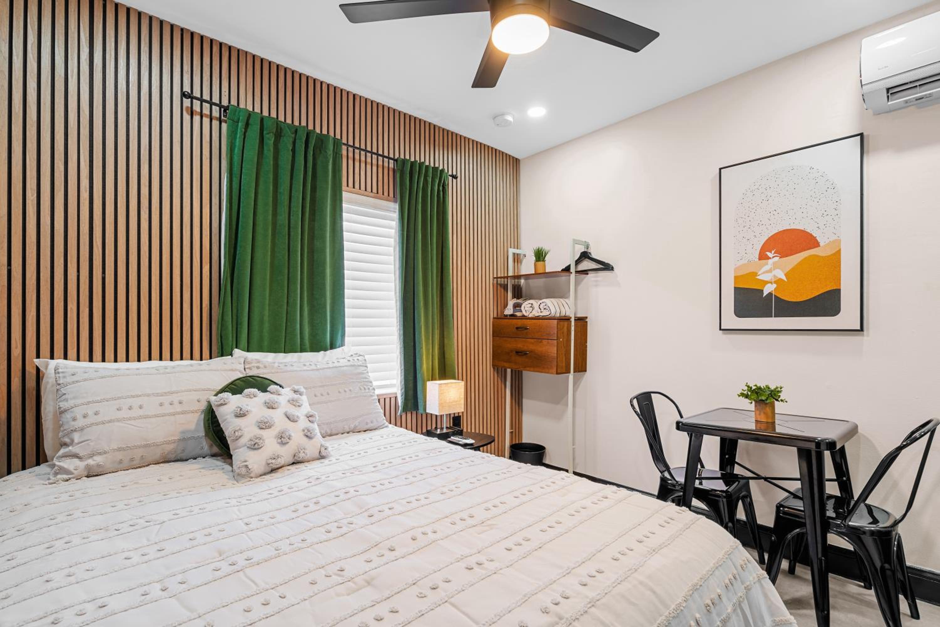 Baybreeze Apartments by Lowkl