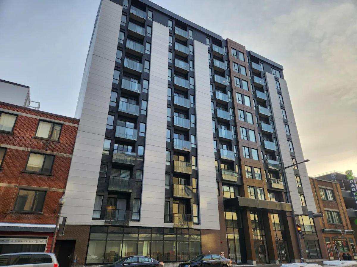 Rustic, Downtown Quebec, Rooftop pool, 2 bedrooms AND 2 bathrooms -up to 6 guests