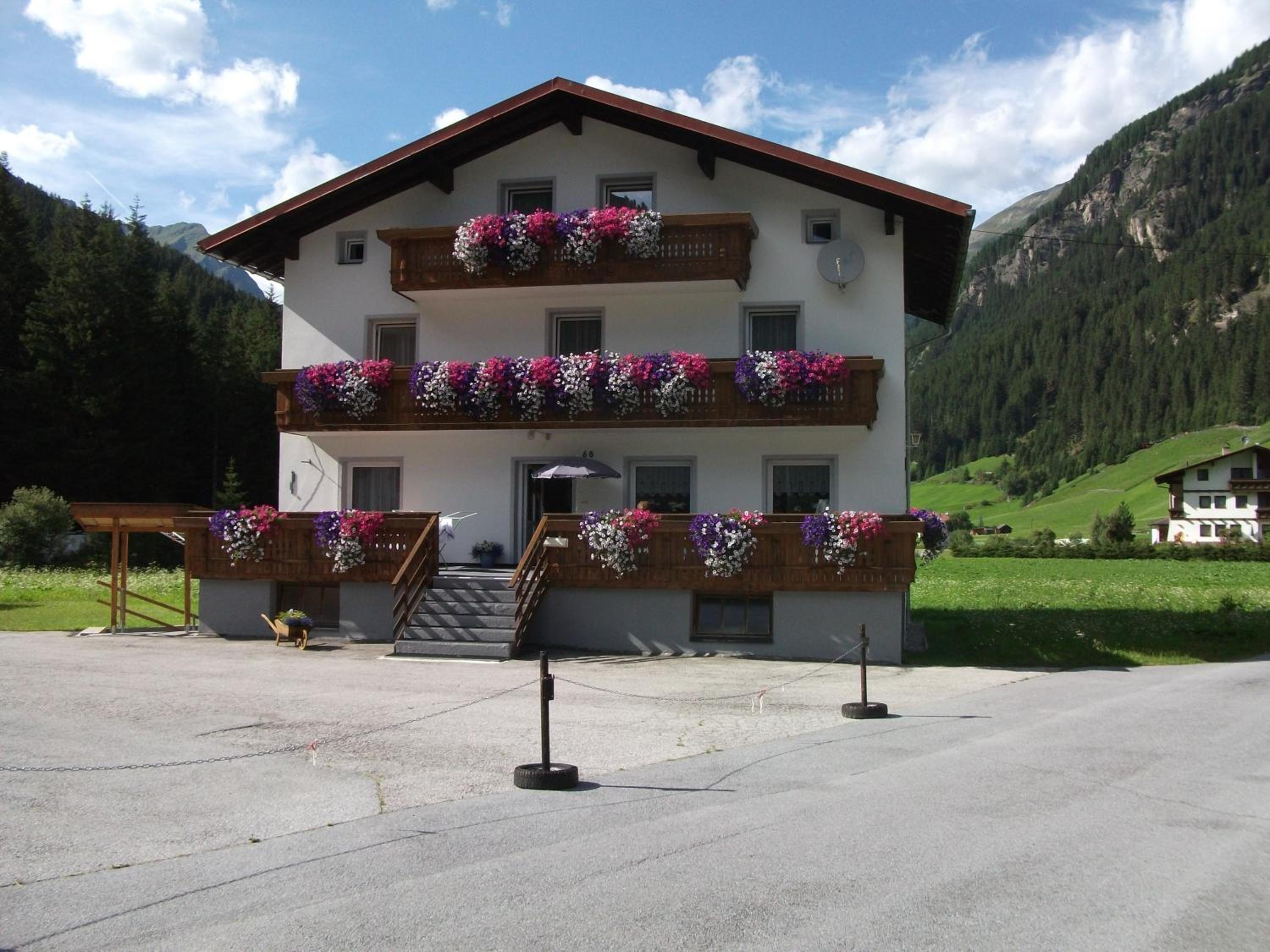 Haus Alpenrose Pitztal-Sommercard-Partner view 2