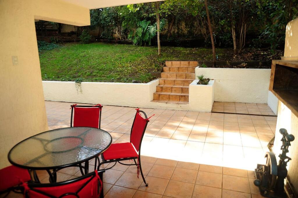 Jardín privado para familias y trabajo