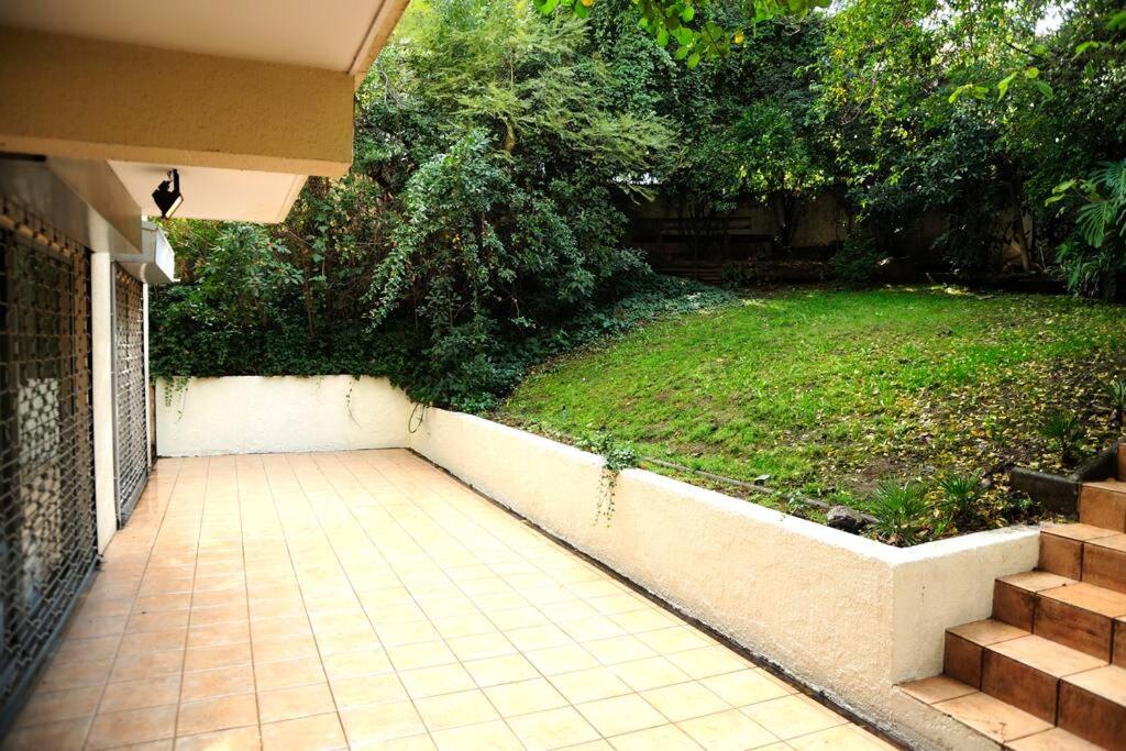 Jardín privado para familias y trabajo