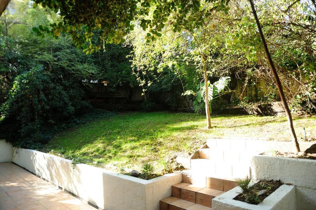 Jardín privado para familias y trabajo