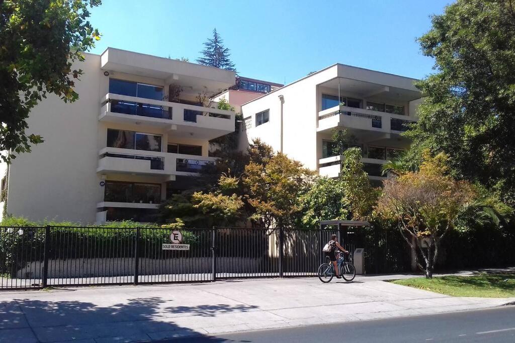 Jardín privado para familias y trabajo