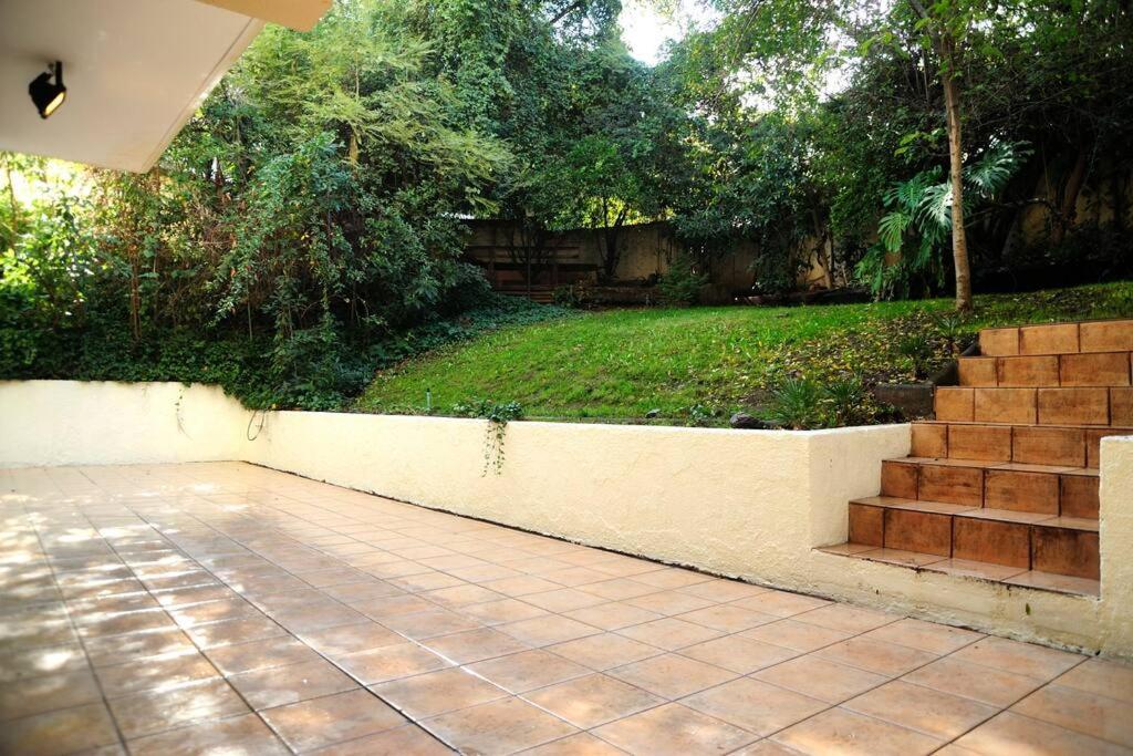 Jardín privado para familias y trabajo