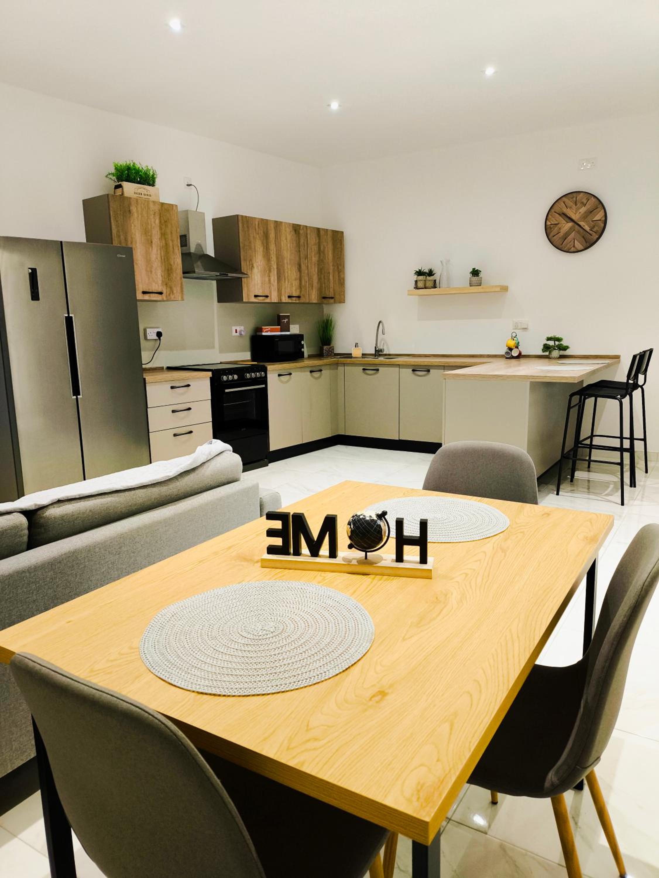 Lovely Modern One Bedroom Studio view 5