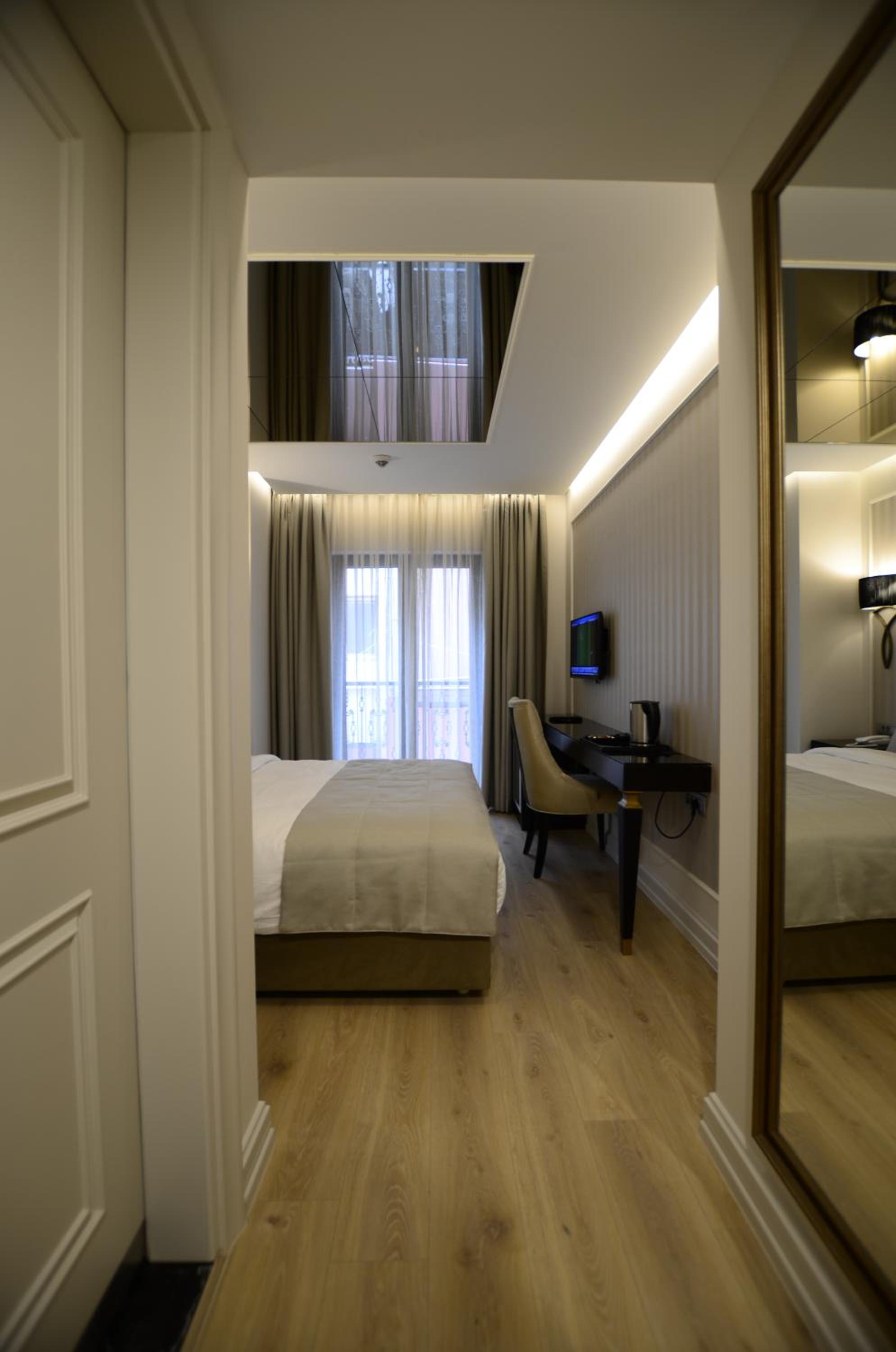 Le Petit Palace Hotel - Special Category