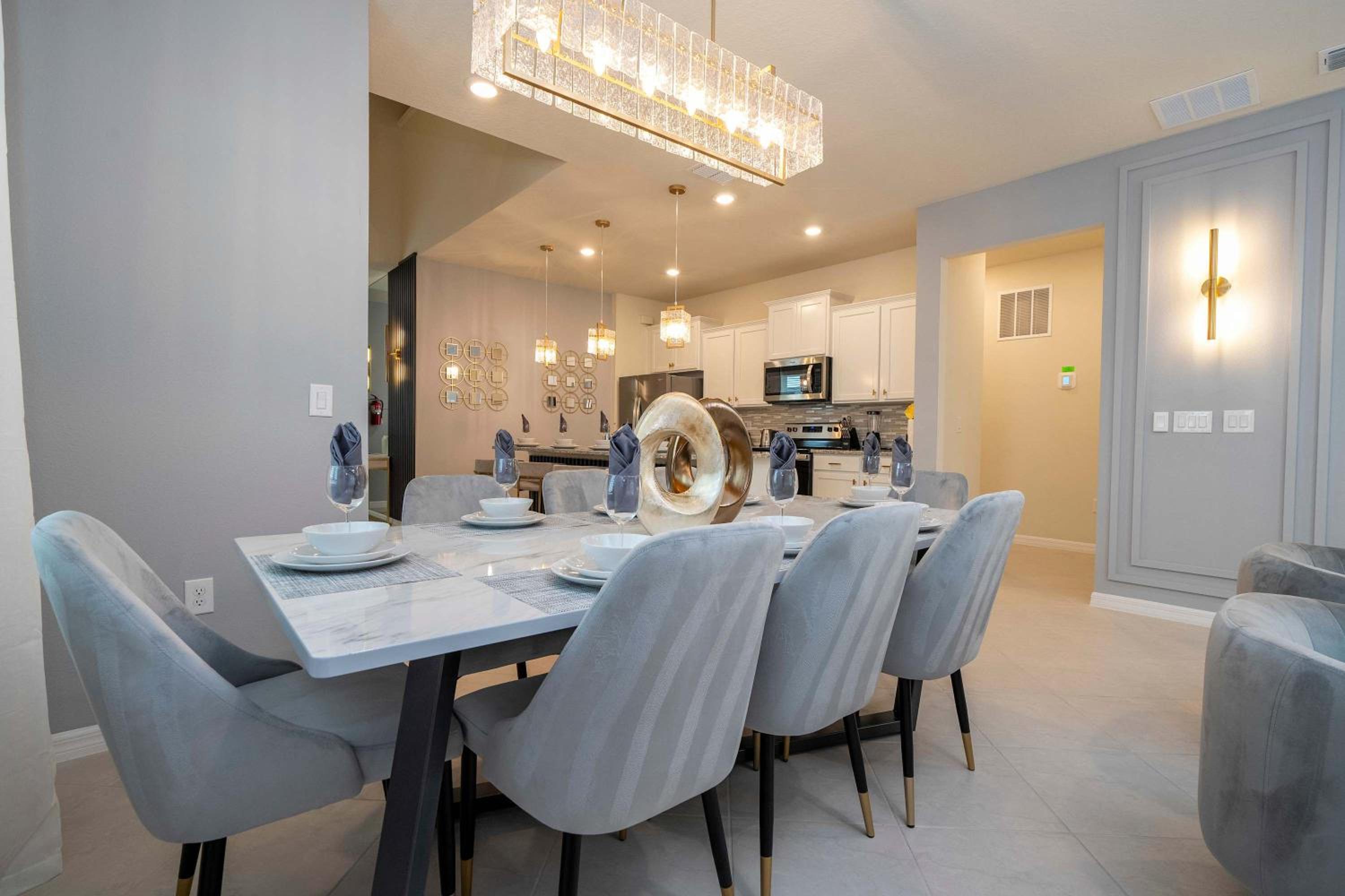 Stunning 7Bd Jacuzzi Pool & Close to Disney at Windsor Cay 16217