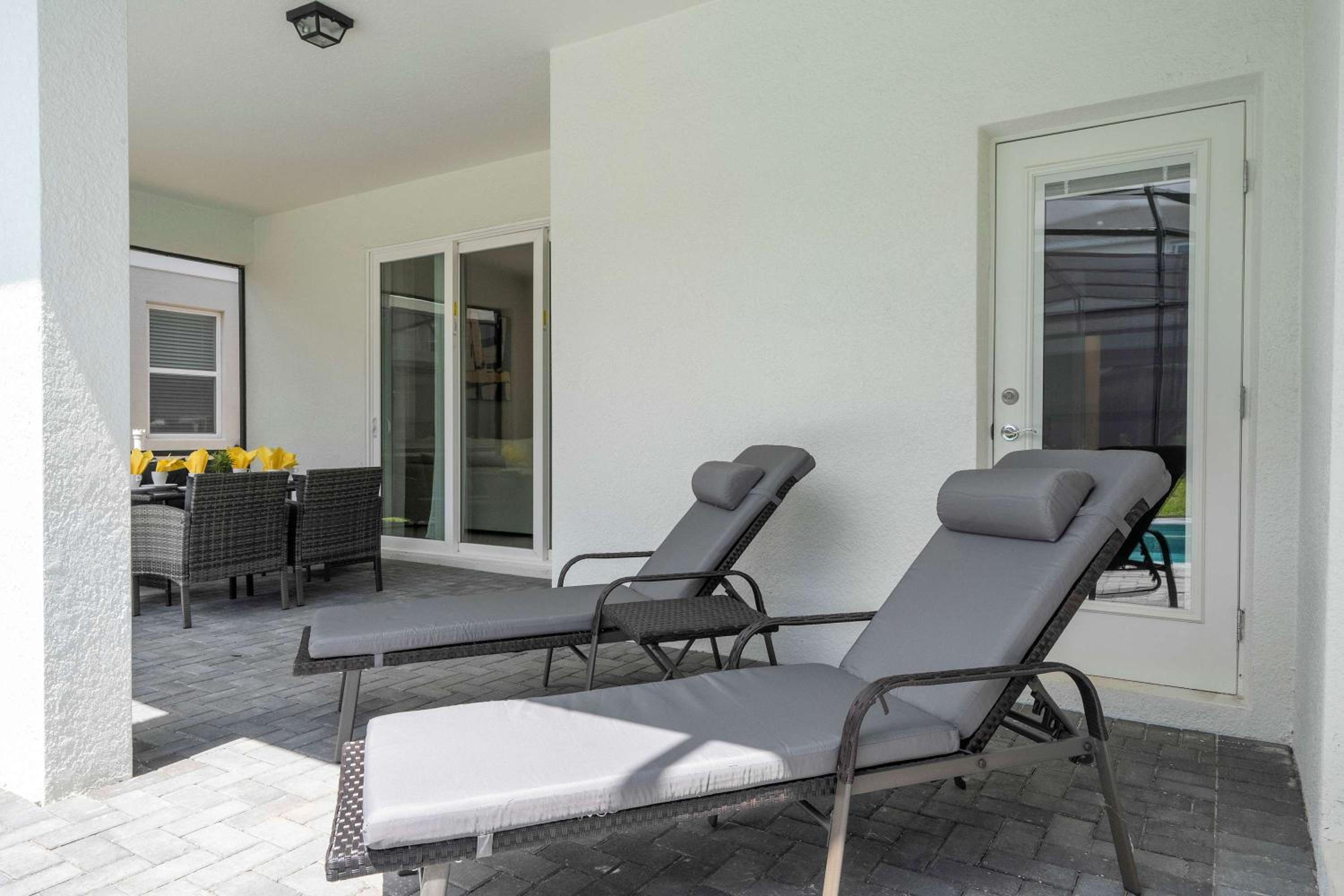 Stunning 7Bd Jacuzzi Pool & Close to Disney at Windsor Cay 16217
