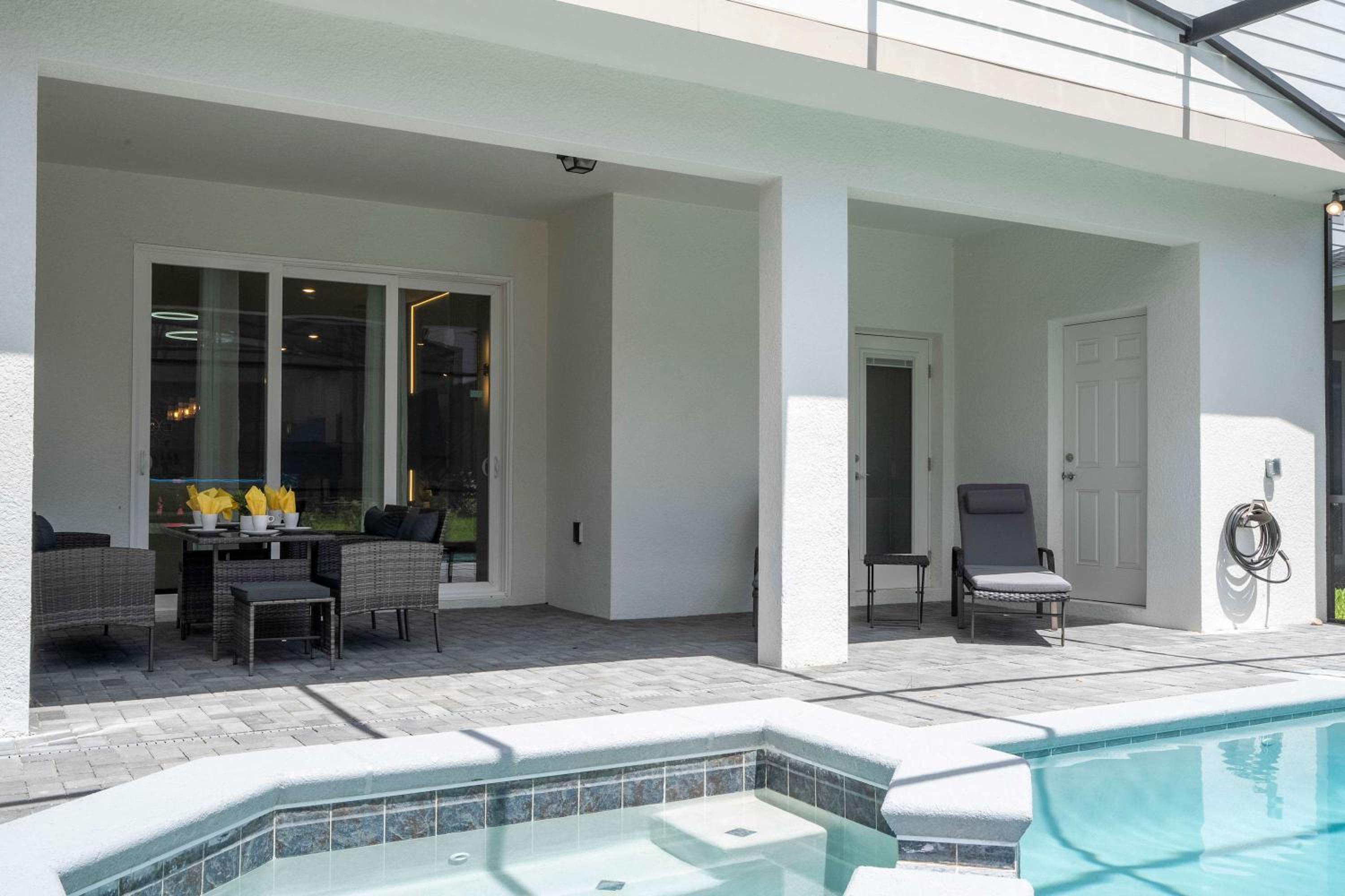 Stunning 7Bd Jacuzzi Pool & Close to Disney at Windsor Cay 16217