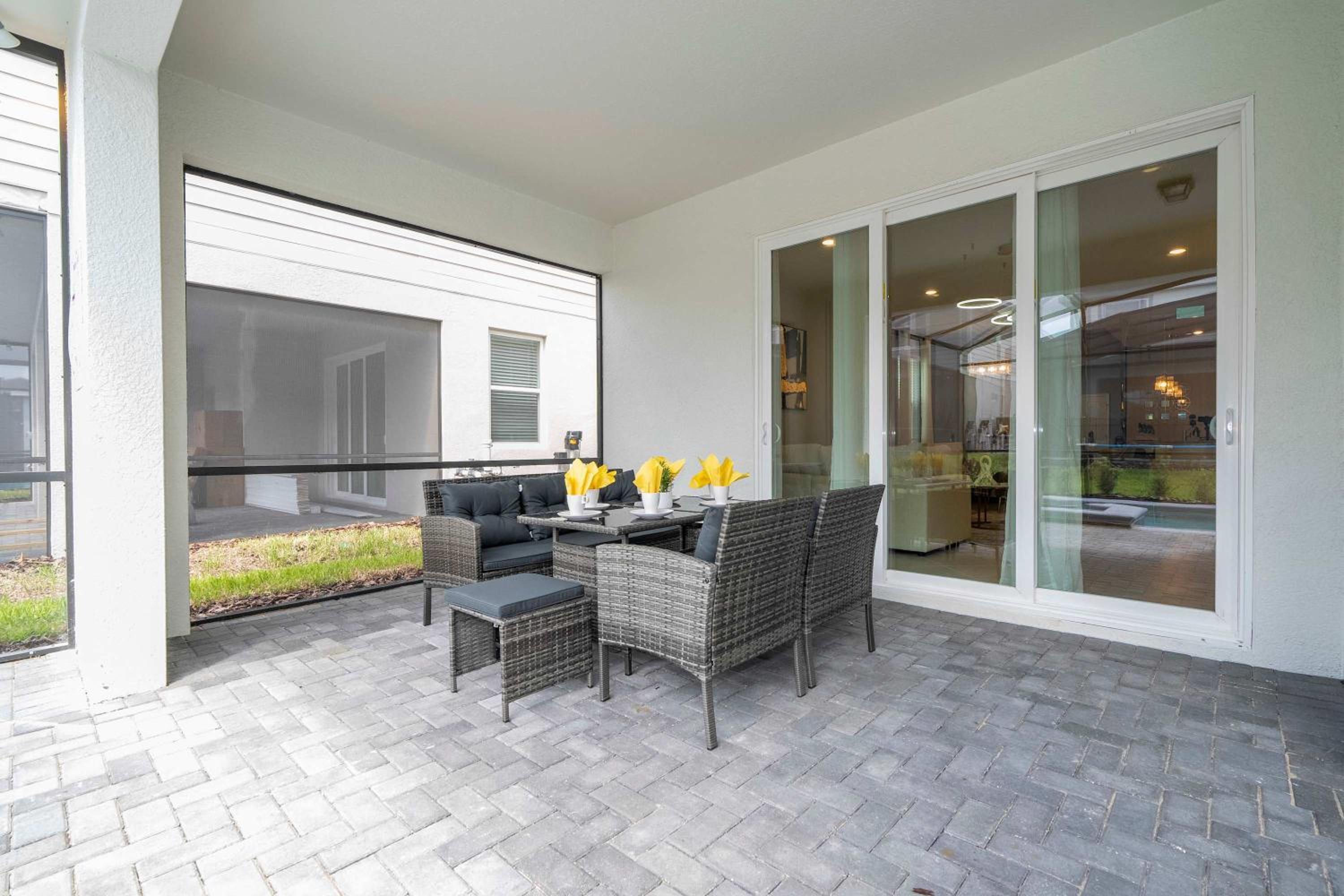 Stunning 7Bd Jacuzzi Pool & Close to Disney at Windsor Cay 16217