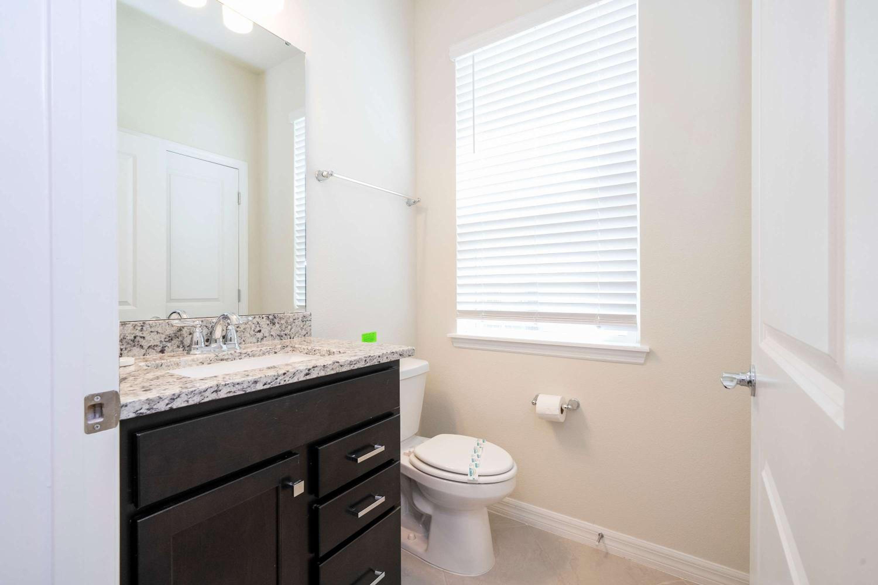 Stunning 7Bd Jacuzzi Pool & Close to Disney at Windsor Cay 16217