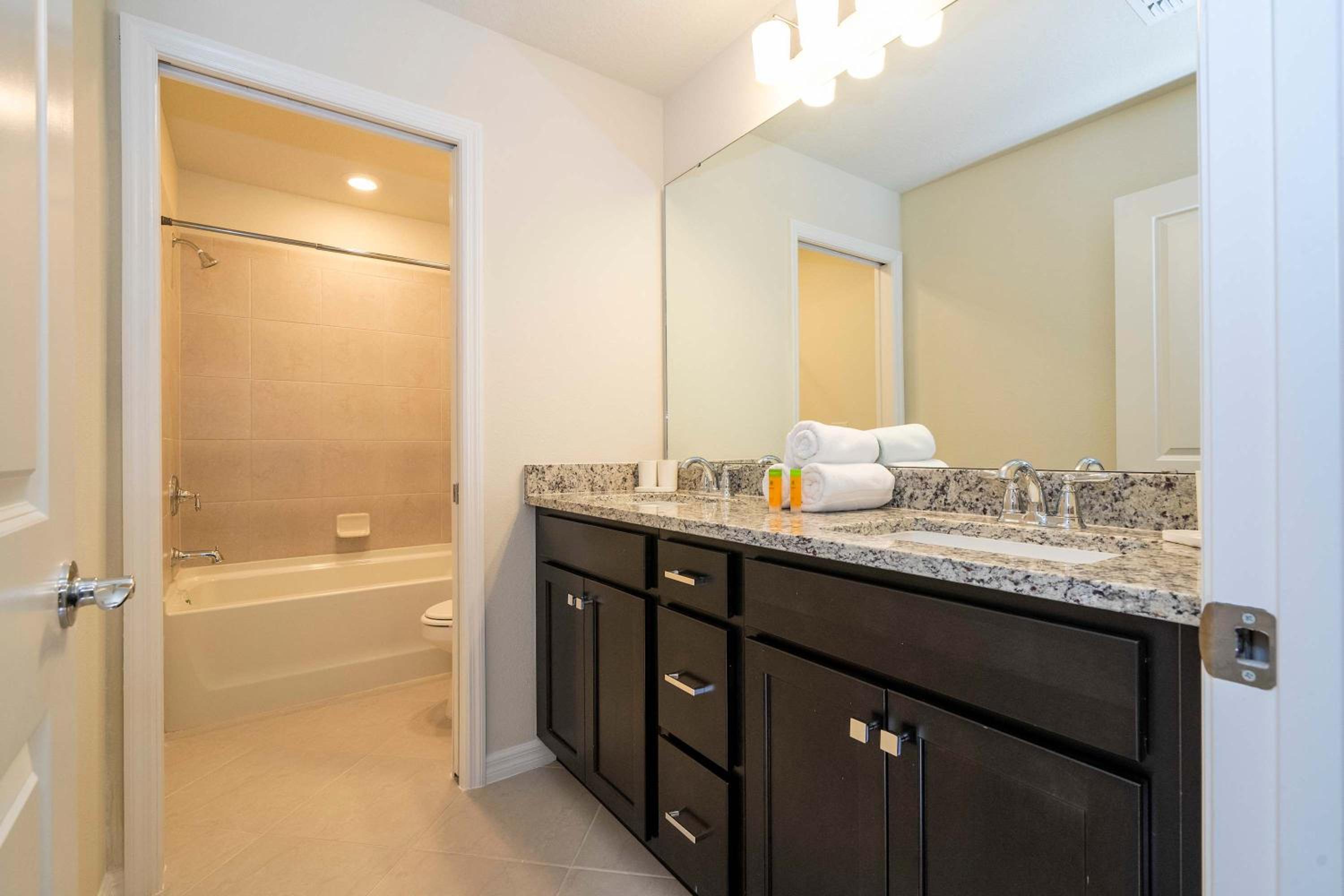 Stunning 7Bd Jacuzzi Pool & Close to Disney at Windsor Cay 16217