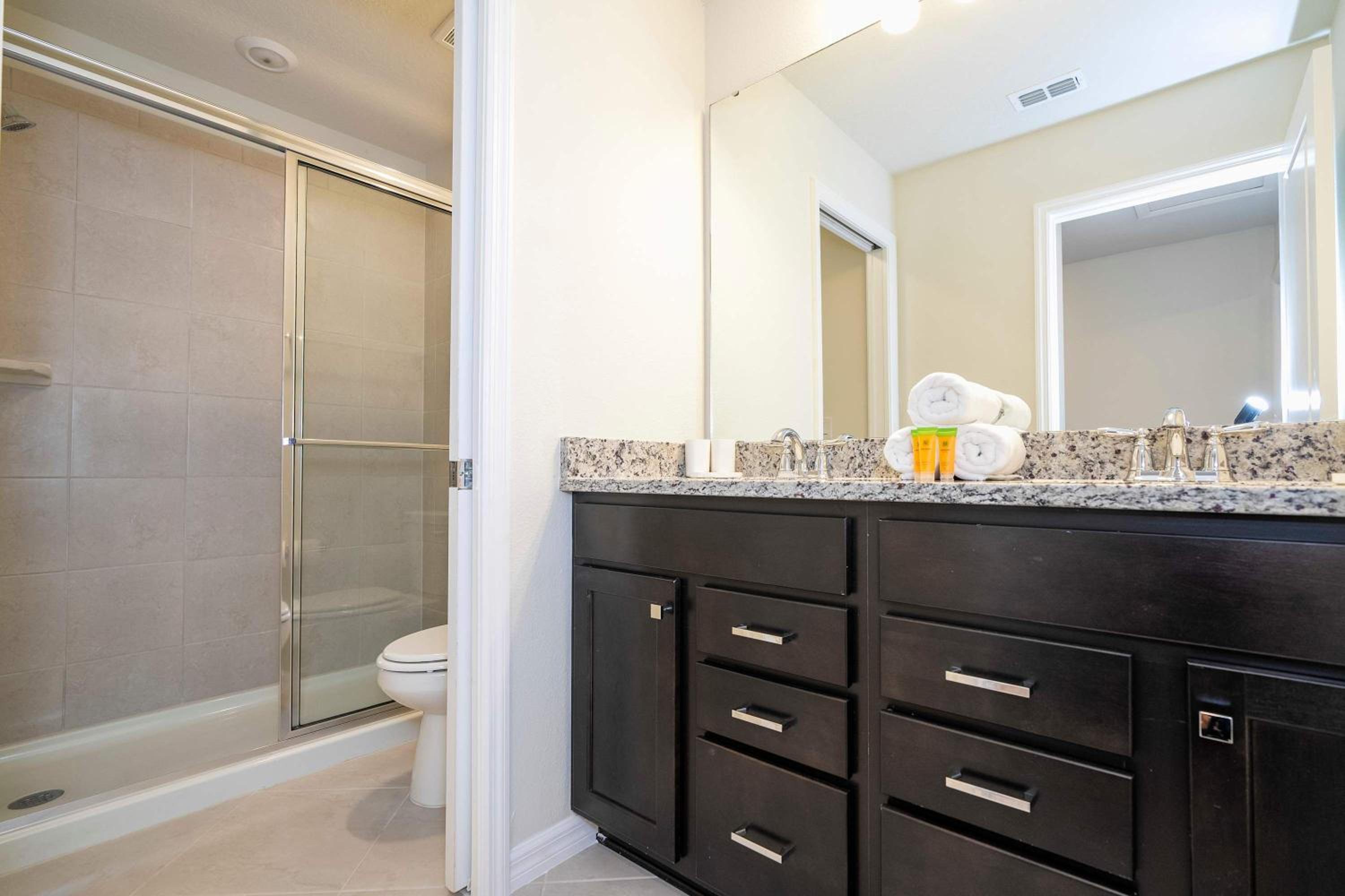 Stunning 7Bd Jacuzzi Pool & Close to Disney at Windsor Cay 16217